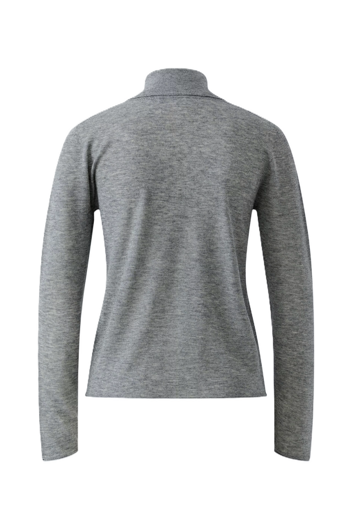 Pullover Oui in Feinstrick in grey. Nahtlos gestrickter, schmaler Schnitt mit regulärer Länge. Feiner Rollkragen in Rippstruktur und lange Ärmel. Rollkanten an Ärmeln und Saum.