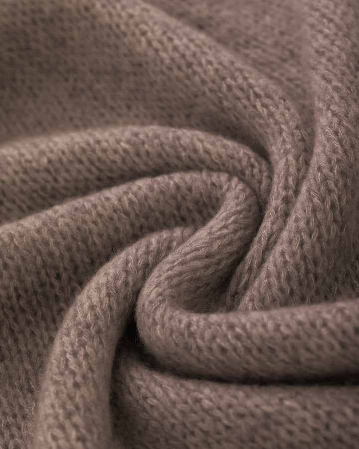 Schal CHANTAY von Luren aus Kaschmir-Seide mit feinem Strickmuster und geraden Abschlüssen in Beige.