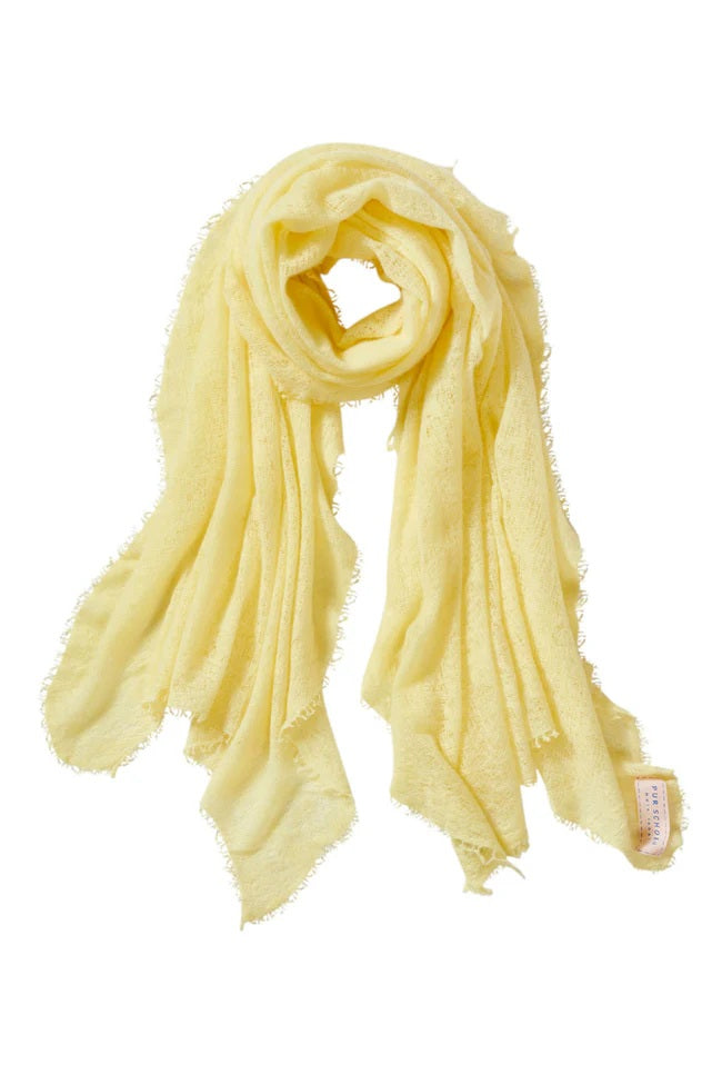 Schal Pur Schoen Gelb. Wunderschöner Cashmereschal in Pudergelb. Der Schal macht jedes Outfit zu einem Highlight und trägt sich sensationell. Puder Gelb – ein zarter Pastellton mit cremiger Basis