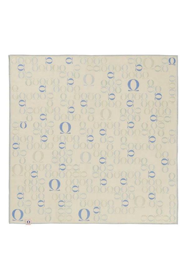 Schal von PUR SCHOEN. Nickituch mit Logo Love bleu aus Seide gemustert.