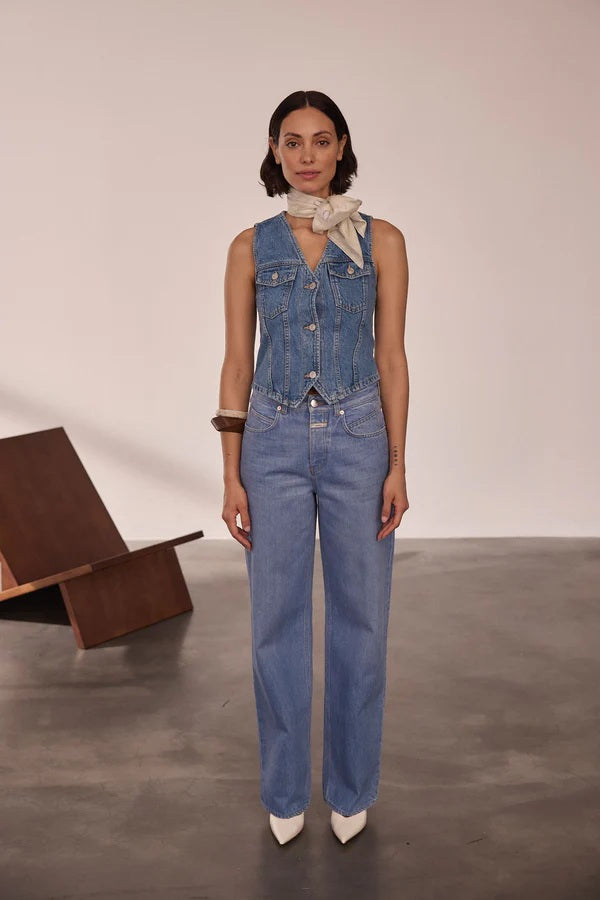 Schal von PUR SCHOEN. Nickituch mit Logo Love bleu aus Seide gemustert.