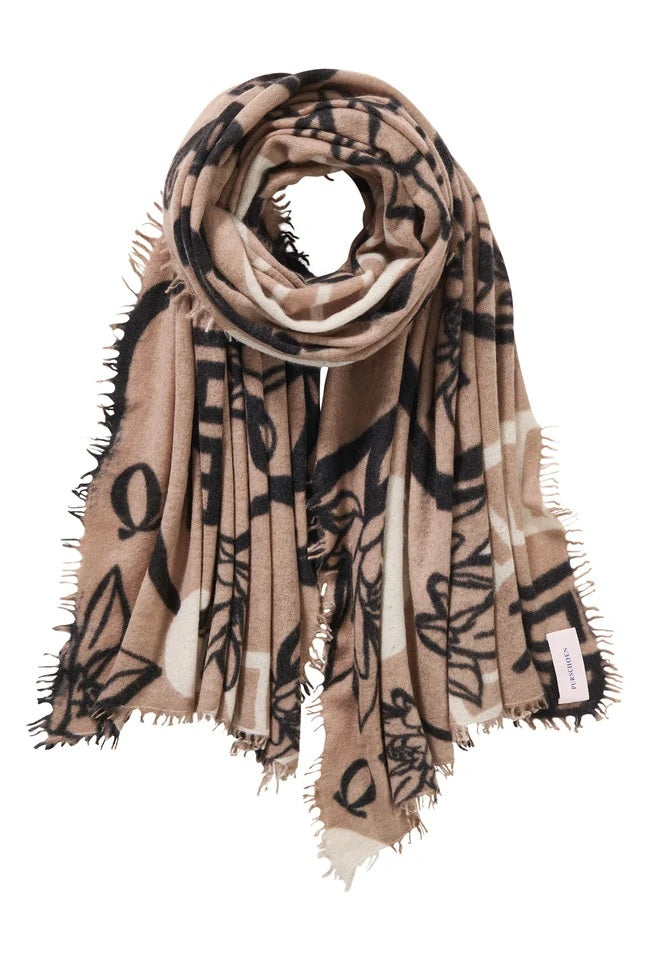 Der bedruckte PURSCHOEN Kaschmirschal Temple of Silence Dark SAND BLACK aus 100 % Cashmere verbindet warmes Sandbeige mit tiefem Schwarz und sanften Akzenten in Cremeweiß. Lotusblüten, Pagoden und grafische Linien verleihen der ruhigen, erdigen Farbkomposition eine moderne Optik. 