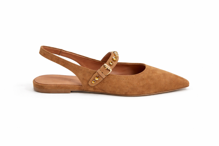 Schuh Kennel und Schmenger GRETA. Hübscher sommerlicher Ballerina in camel mit kleinen Glitzersteinchen. Der Schuh ist spitz geschnitten und hat ein sehr bequemes Fußbett. Hinten ist er offen gehalten. Durch das Riemchen hat man einen tollen Halt
