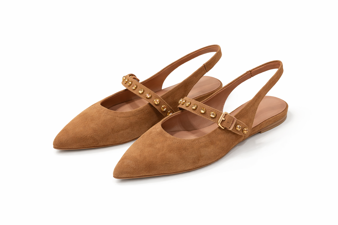 Schuh Kennel und Schmenger GRETA. Hübscher sommerlicher Ballerina in camel mit kleinen Glitzersteinchen. Der Schuh ist spitz geschnitten und hat ein sehr bequemes Fußbett. Hinten ist er offen gehalten. Durch das Riemchen hat man einen tollen Halt