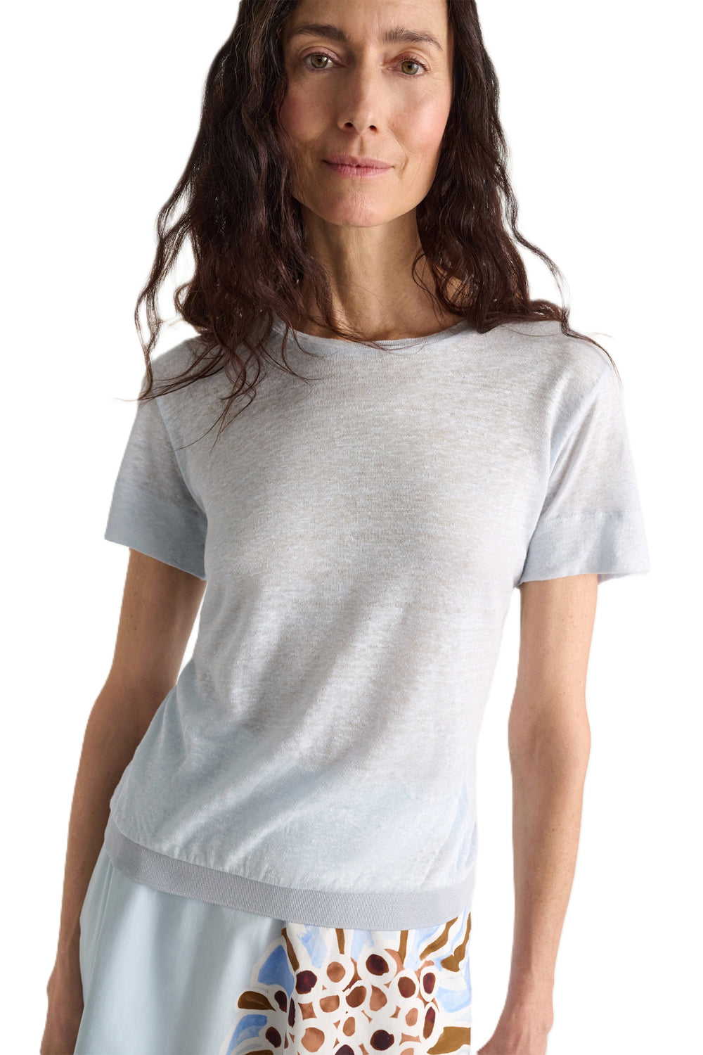 Shirt Dorothee Schumacher Natural Ease Shirt in sky blue. Das Shirt ist hellblau und aus Hanf gefertigt und hat einen Rundhalsausschnitt und einen Halbarm. 