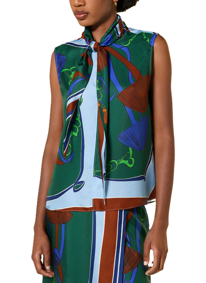 Shirt Dorothee Schumacher COSMIC FUNGHI top in colourful ribbon. Dieses gemusterte Seidentop ist ein richtiges Highlight. Es hat einen wunderschönen abstrakten Print aus Pilzen und einen Schluppenkragen. Das Shirt hat keine Ärmel und einen abgerundeten Saum. Der Schnitt ist gerade und die Haptik glatt und fließend fallend. Die Rückenpartie ist verlängert.
