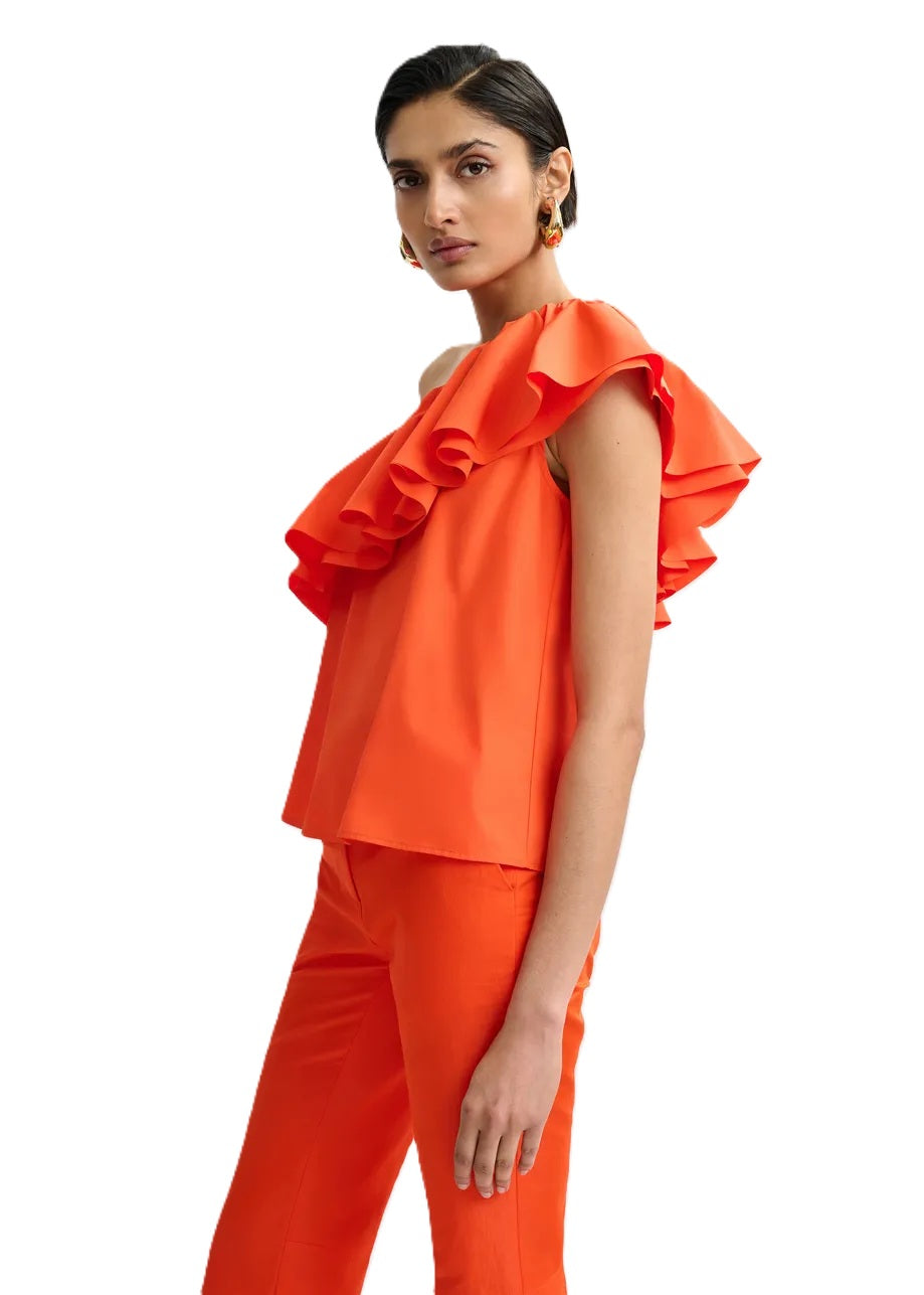 Shirt von Essentiel Antwerp JILLIAN ASYMMETRIC RUFFLE TOP in orange. Das Shirt ist One Shoulder geschnitten und hat Rüschen. Die Form ist gerade. 
