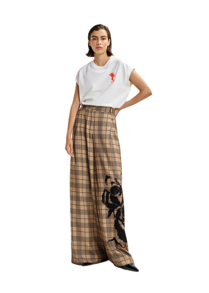Shirt von Essentiel Antwerp JUNGALA EMBROIDERED T-SHIRT. Mit Ziergecko in Pailletten. Das Shirt hat keine Ärmel und ist weit geschnitten. 