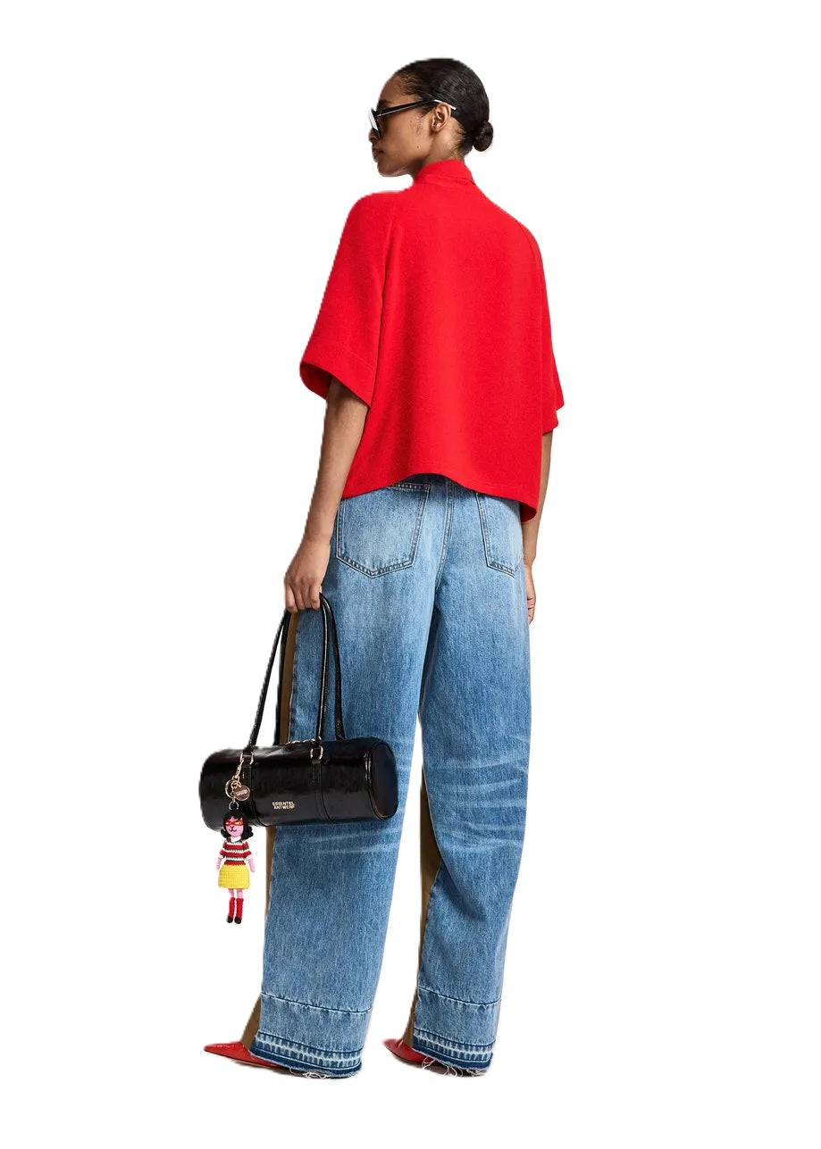 Shirt Essentiel Antwerp KASSIE NECK TIE TOP in rot. Das Oberteil ist locker geschnitten und verfügt über Raglanärmel. Der Stoff fällt fließend und leicht. Eine besonders feminine Note bekommt das Shirt durch den Schalkragen, den man flexibel binden kann. Das Modell hat raffinierte Doppelnähte und einen verdeckten Reißverschluss an der Schulter. 