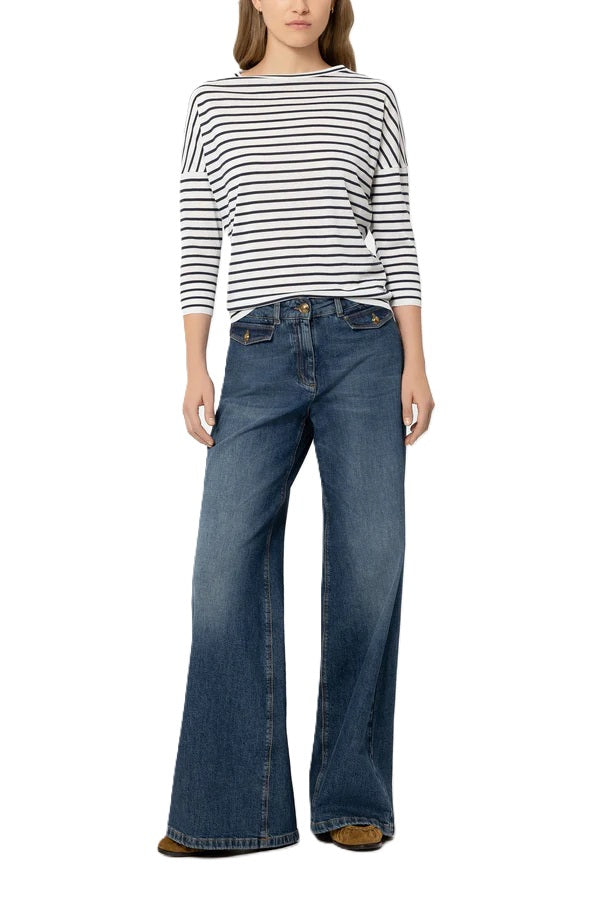 Shirt von Luisa Cerano mit Ringeln. Shirt mit Rippdetails in blau und weiß mit U-Boot Ausschnitt und überschnittener Schulter. 