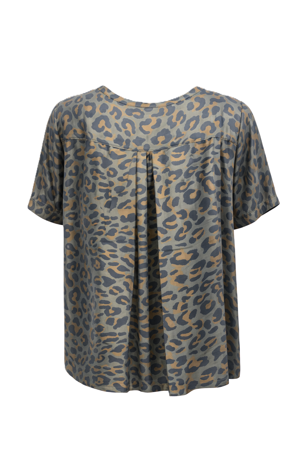 Shirt von Narli. Lässiges Seidenoberteil mit Leoprint. Das Shirt hat einen Rundhalsausschnitt und kurze Ärmel. Es ist auf der Rückseite in Falten gelegt und etwas länger geschnitten. Das Shirt besteht aus Seide mit Leoprint in kaki und braun. 