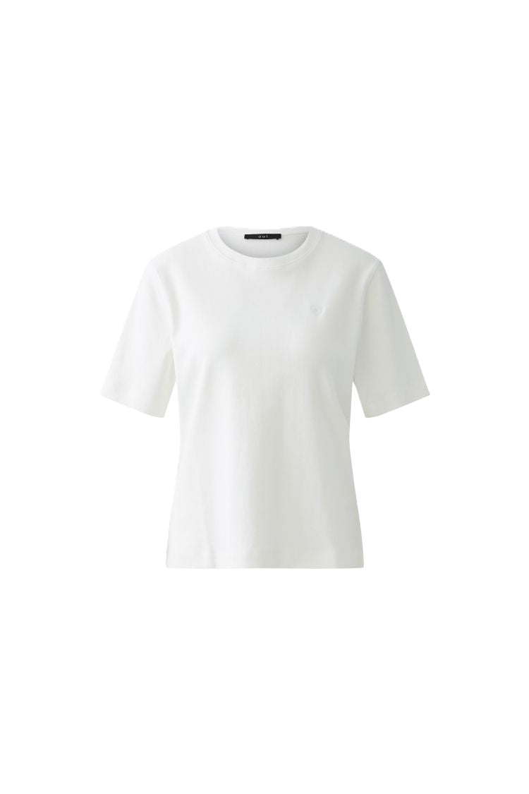 Shirt Oui SVEHA Cloud dancer. Besonderes T-Shirt SVEHA in schwerer, blickdichter Baumwolle. Das Shirt versprüht einen sportlichen Look aund hat einen hohen Tragekomfort. Als kleines Highlight ist ein kleines Herzlogo auf der Brust eingestickt. Das Shirt ist gerade und lässig geschnitten