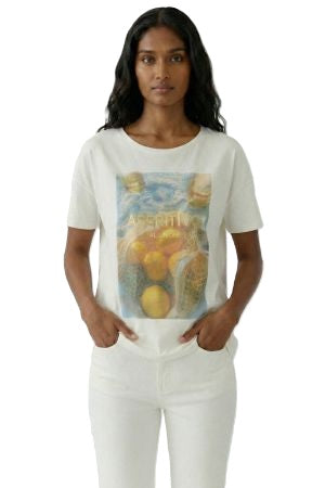 T-Shirt Oui. Schönes Shirt in weiß mit sommerlichem Print. Das Shirt macht richtig Lust auf den Sommer aufgrund seines Prints und hat eine wunderschöne leichte Ware. Es hat einen Rundhalsausschnitt und kurze Ärmel.