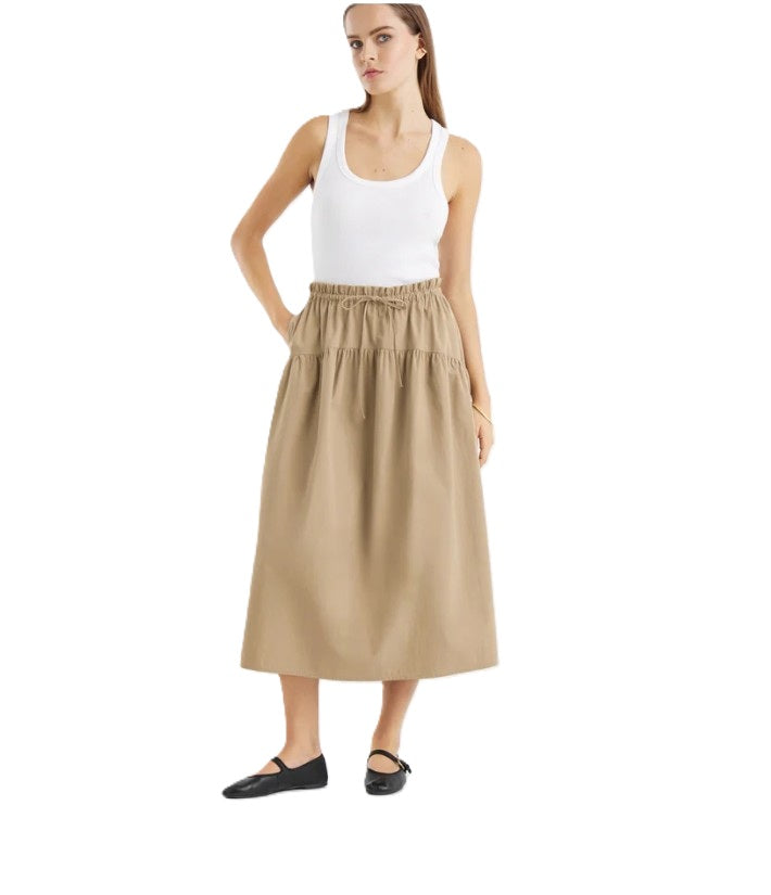 So Sue Shirt Rib Tank in weiß. Mit Ausschnitt und normaler Form. 