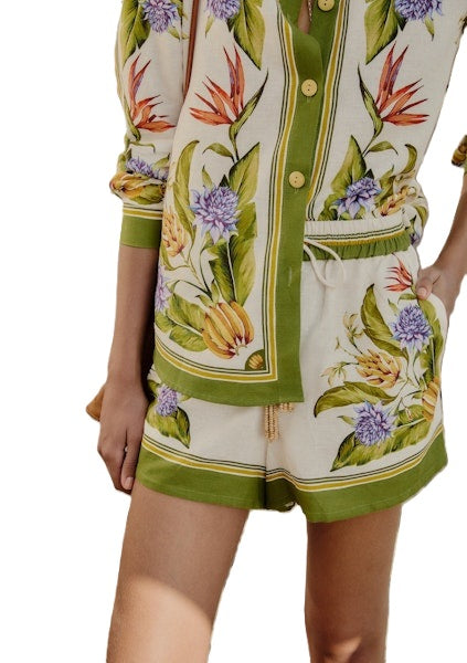 Shorts Farm Rio im TROPICAL SCARF Print ist eine kurze Sommerbermuda mit buntem floralen Blumenprint. Die Hose hat einen elastischen Bund und Bindebändchen. 