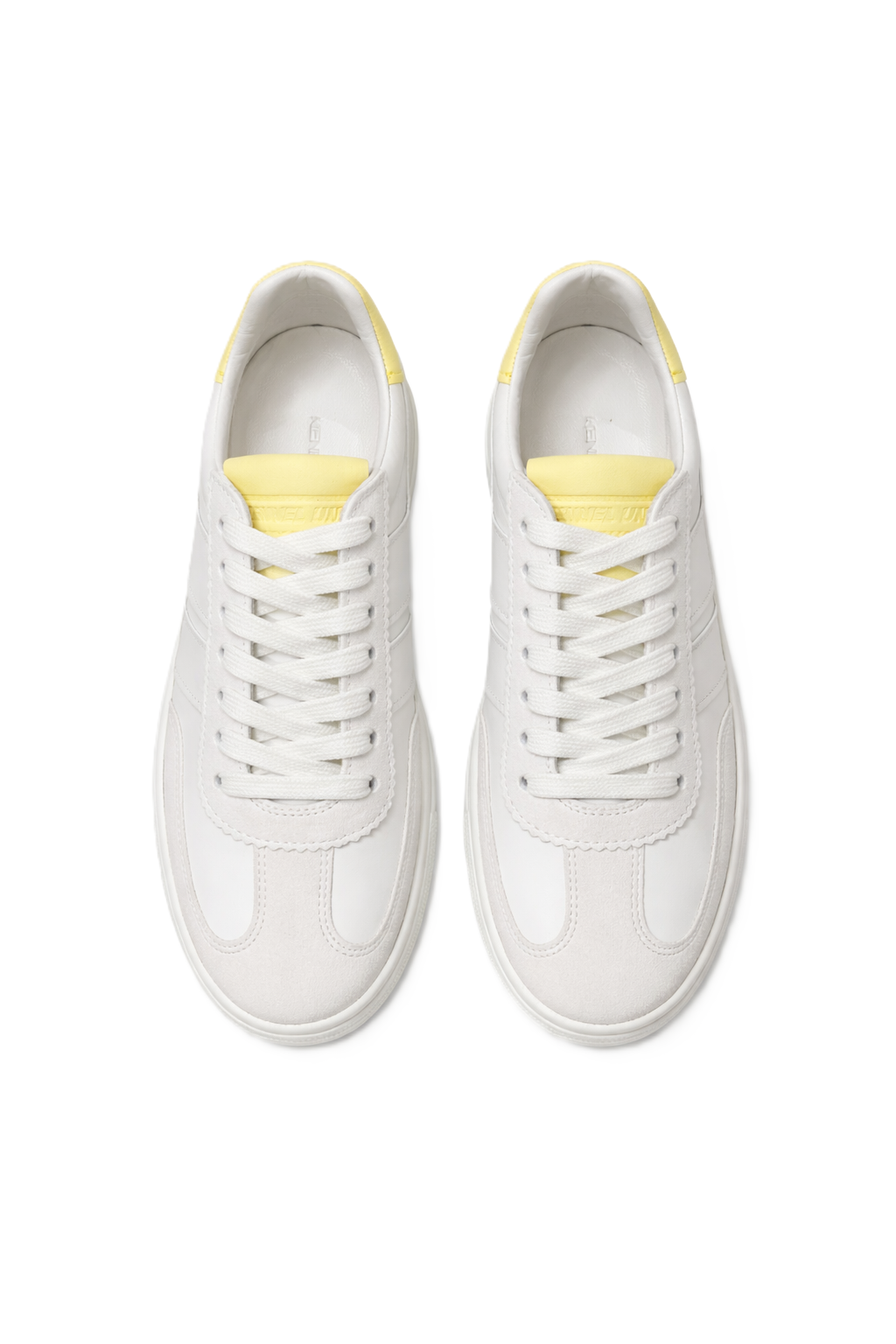 Sneaker Kennel&Schmenger LENI. Ein moderner Sneaker mit femininem Touch: Weißes Glattleder, zarte gelbe Akzente und dezente Veloursdetails verleihen diesem Modell eine frische, elegante Leichtigkeit. Die klare Linienführung sorgt für einen sportlich-cleanen Look, während die gepolsterte Fersenkappe für Komfort bei jedem Schritt steht. Weiß mit gelb und Gummisohle. 