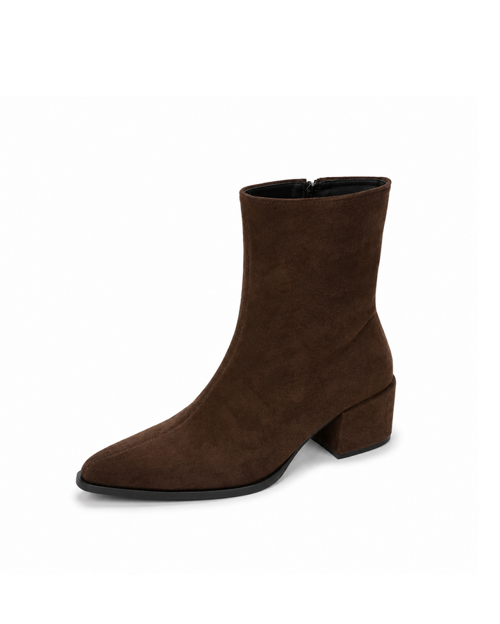 Stiefelette Kennel &amp; Schmenger CORA. Schöne dunkelbraune Stiefelette mit seitlichem Reißverschluss zum praktischen Ein- und Aussteigen. Der Absatz ist ebenfalls bezogen und die Höhe sehr angenehm zum Laufen. Der Schaft ist an der Wade eng anliegend und die Form ist spitz.