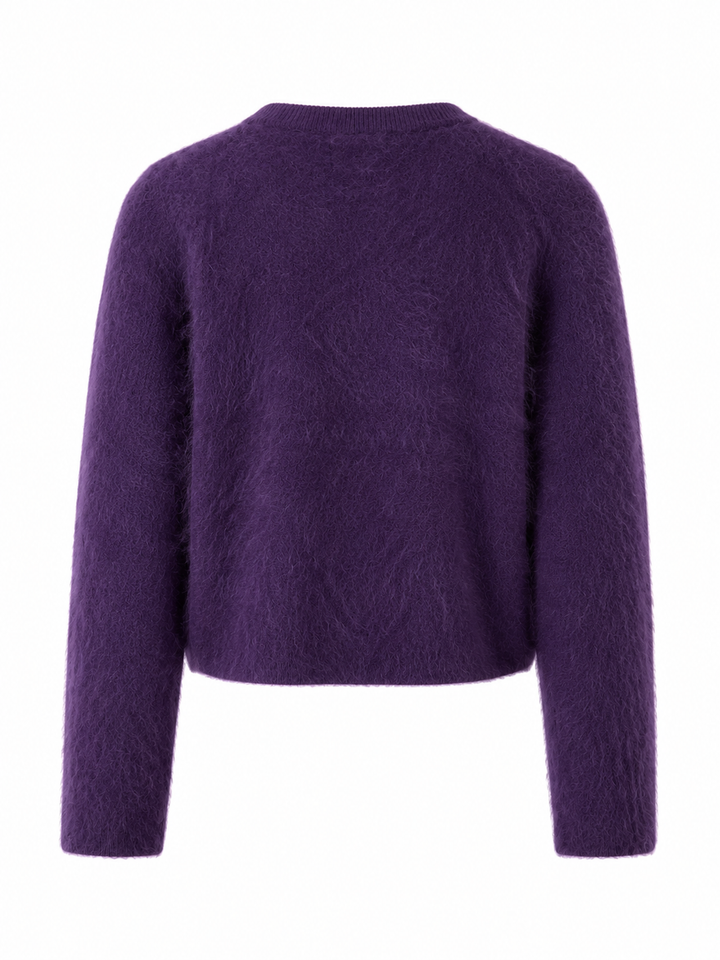 iese Strickjacke aus angenehmen Kaschmir begeistert mit ihrer besonders weichen Haptik und der edlen Brushed-Optik. Der schmal geschnittene, verkürzte Schnitt, der Rundhalsausschnitt sowie feine Rippbündchen an Ärmeln und Saum verleihen dem Modell eine moderne Silhouette. Geschlossen wird die Strickjacke mit einer Knopfleiste.