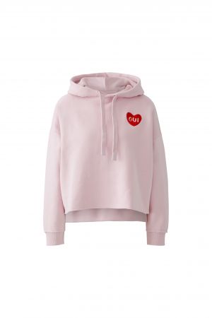 Sweatshirt Oui mit Kapuze. Kastiger, gerader Schnitt mit normaler Länge. Feminine Herzapplikation und weiche, angenehme Materialqualität aus Baumwolle und Polyester.