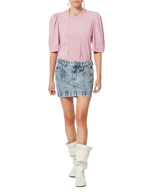 T-Shirt Isabel Marant MAELISS. Dieses schöne Shirt aus nachhaltiger Baumwolle hat halblange Puffärmel und einen Rundhalsausschnitt mit gerippten Abschlüssen in pale rose rosa. 