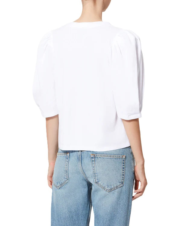 T-Shirt Isabel Marant MAELISS. Dieses schöne Shirt aus nachhaltiger Baumwolle hat halblange Puffärmel und einen Rundhalsausschnitt mit gerippten Abschlüssen in white weiß.
