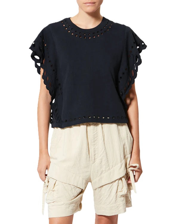 T-Shirt Isabel Marant ODYLE in schwarz. Dieses hübsche T-Shirt hat kurze Schmetterlingsärmel und einen Rundhalsausschnitt. Es ist verkürzt geschnitten und besticht durch schöne Abschlüsse mit Lochstickereien am Kragen und an den Ärmeln. Es hat eine lockere Passform.