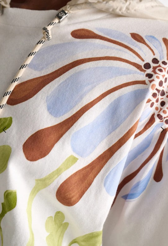 Shirt Dorothee Schumacher Daydream Flower in weiss mit Blumendruck und halben Ärmel aus Baumwolle. 