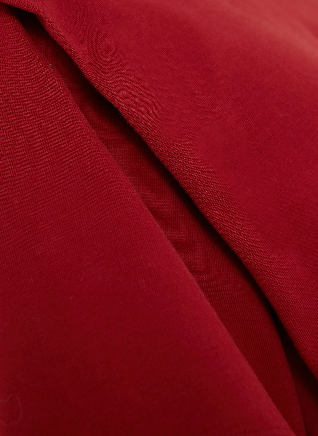 T-Shirt Isabel Marant ZELITOS in rot. Das T-Shirt aus einfarbiger Baumwolle überzeugt als elegantes Basic. Der Rundhalsausschnitt mit Rippabschlüssen, kurze Ärmel und dezente Epauletten verleihen dem Shirt eine moderne Form.