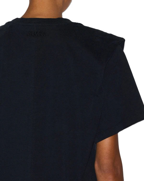 T-Shirt Isabel Marant ZELITOS in schwarz. Das T-Shirt aus einfarbiger Baumwolle überzeugt als elegantes Basic. Der Rundhalsausschnitt mit Rippabschlüssen, kurze Ärmel und dezente Epauletten verleihen dem Shirt eine moderne Form.