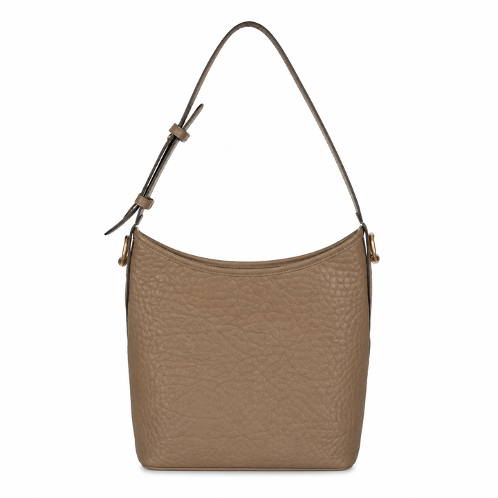Taupefarbene Tasche CARLA von Gianni Chiarini aus genarbtem Leder mit verstellbarem Schulterriemen, Magnetverschluss und goldfarbenen Details.