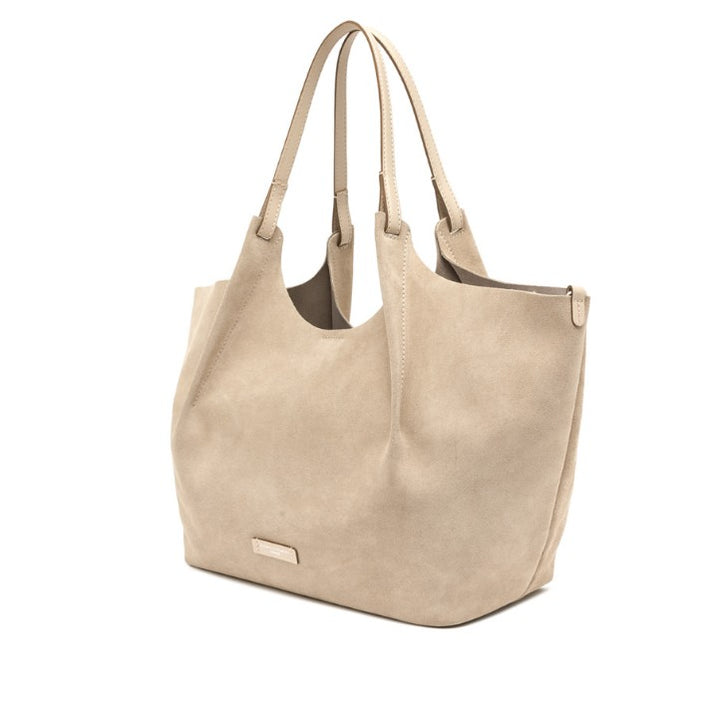 Handtasche von Gianni Chiarini in beige aus Wildleder. Eine große Tasche mit zwei Henkeln.