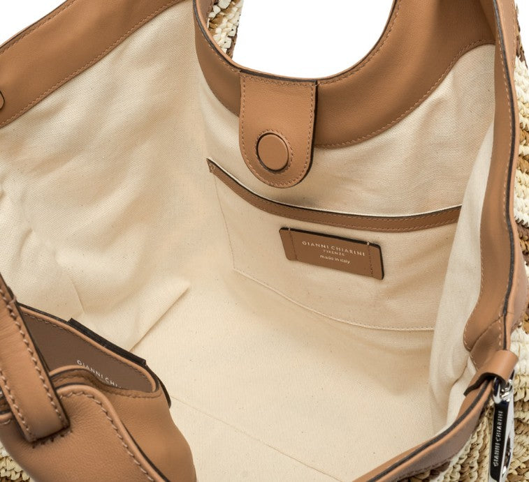 Handtasche DUA von Gianni Chiarini aus gewebtem Strohmaterial und Leder in einem schönen braunen Muster.
