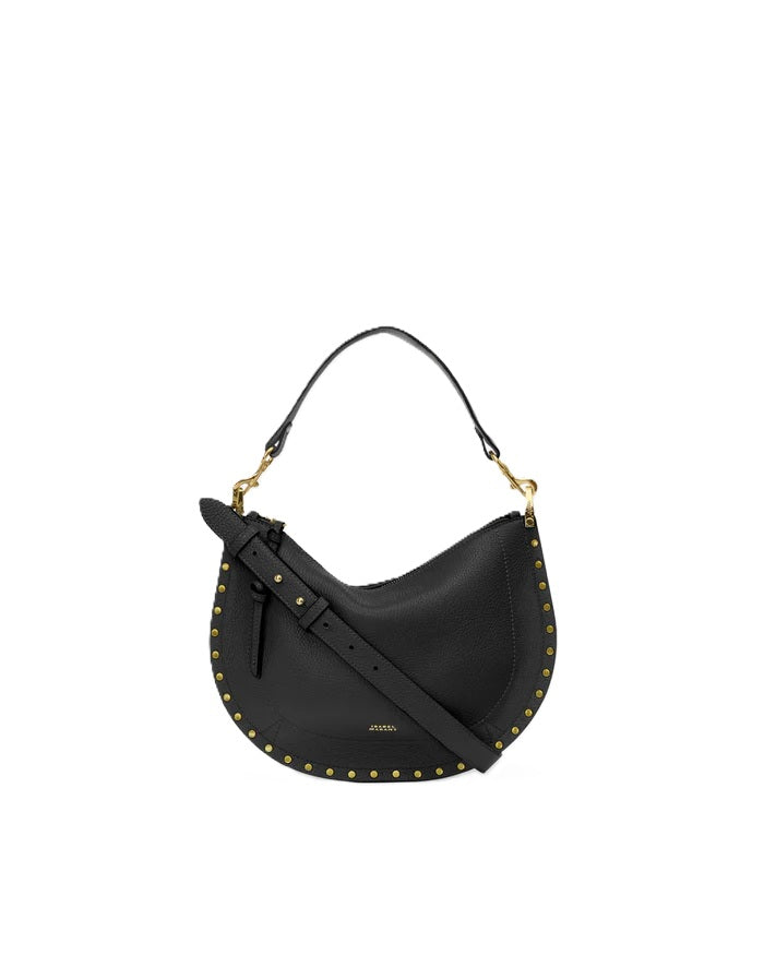 Tasche Isabel Marant Oskan Moon Zip Shoulder Strap in schwarz. Umhängetasche in schwarz aus genarbtem Leder. Man kann die Tasche in der Hand, über der Schulter, oder auch Crossbody tragen. Der Schulterriemen ist verstellbar und hat Nietenknöpfe. Die Tasche hat Ringe aus graviertem Metall. 