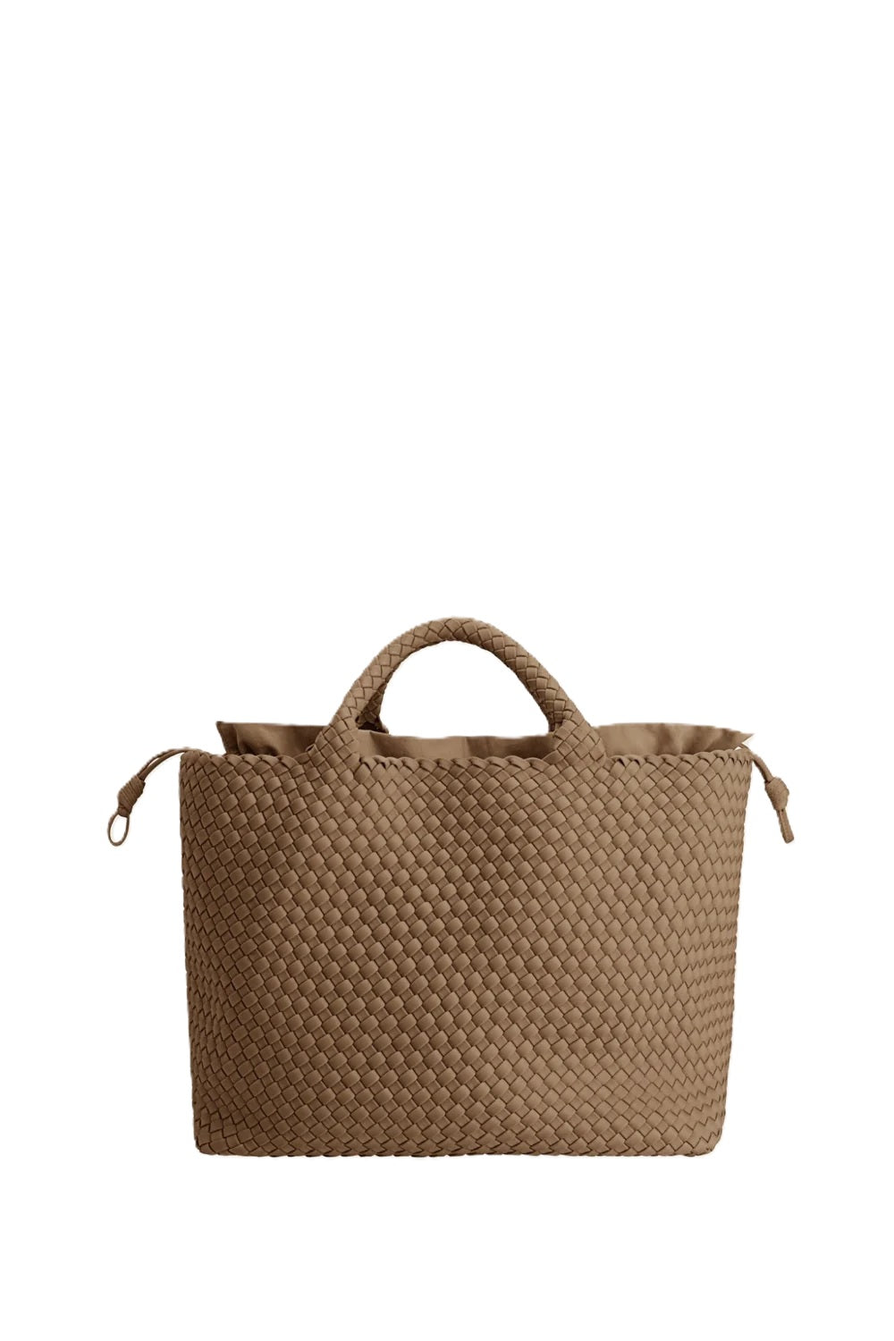 Tasche Marrea Large in Retro Sand. Diese Tasche besticht durch ihre besondere, handgewebte Optik und verbindet lässige Eleganz mit dem modernen Strandlook. Die Größe bietet genügend Raum für alle wichtigen Essentials. Sie hat zwei Top-Griffe und goldene Details und einen Hakenverschluss.