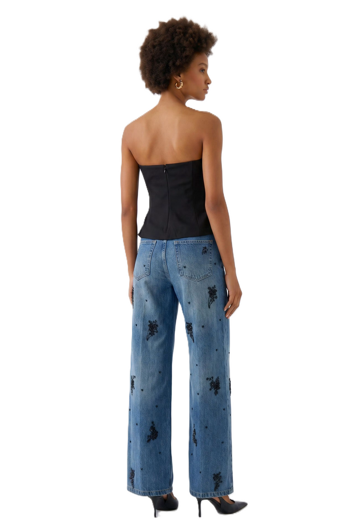 Top Oui Korsage in Schwarz. Taillierter, verkürzter Schnitt mit schulterfreiem Design und geschwungenem Dekolleté. Raffungen an der Taille und formgebende Abnäher. Reißverschluss hinten.