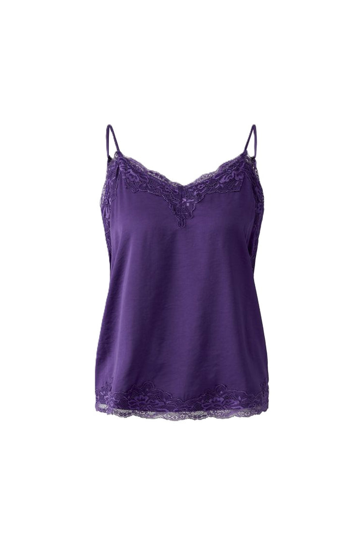 Top Oui Spitzentop in uktra violett. Das elegante Top von Oui ist perfekt für besondere Anlässe. Der Ausschnitt und der Saum sind mit feiner Spitze verziert. Das Spitzenmuster ist passend zum Shirt tonig gehalten. Es verfügt über verstellbare Träger.