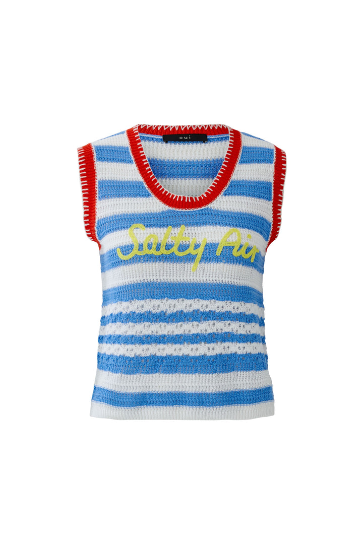 Top Oui. Dieses lässiges Stricktop in Häkeloptik mit kontrastfarbener Stickerei ist ein richtiges Highlight. Das Shirt besteht aus reiner Baumwolle. Es ist lässig geschnitten und hat eine verkürzte Länge. Der Rundhalsausschnitt hat eine Blende. Das Shirt hat breite Träger und ist hinten hochgeschlossen.
