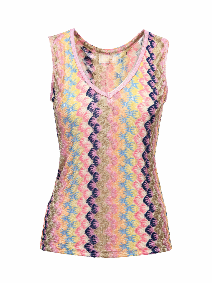 Shirt Pho Firenze in rosa und lila. Schönes sommerliches Shirt im Zickzack-Muster. Das Shirt hat einen schönen V-Ausschnitt und keine Ärmel. Es ist mit einem feinen Glitzergarn durchzogen. Der leichte Schimmer verleiht dem Shirt das gewisse Etwas. Es hat eine leicht taillierte Form.