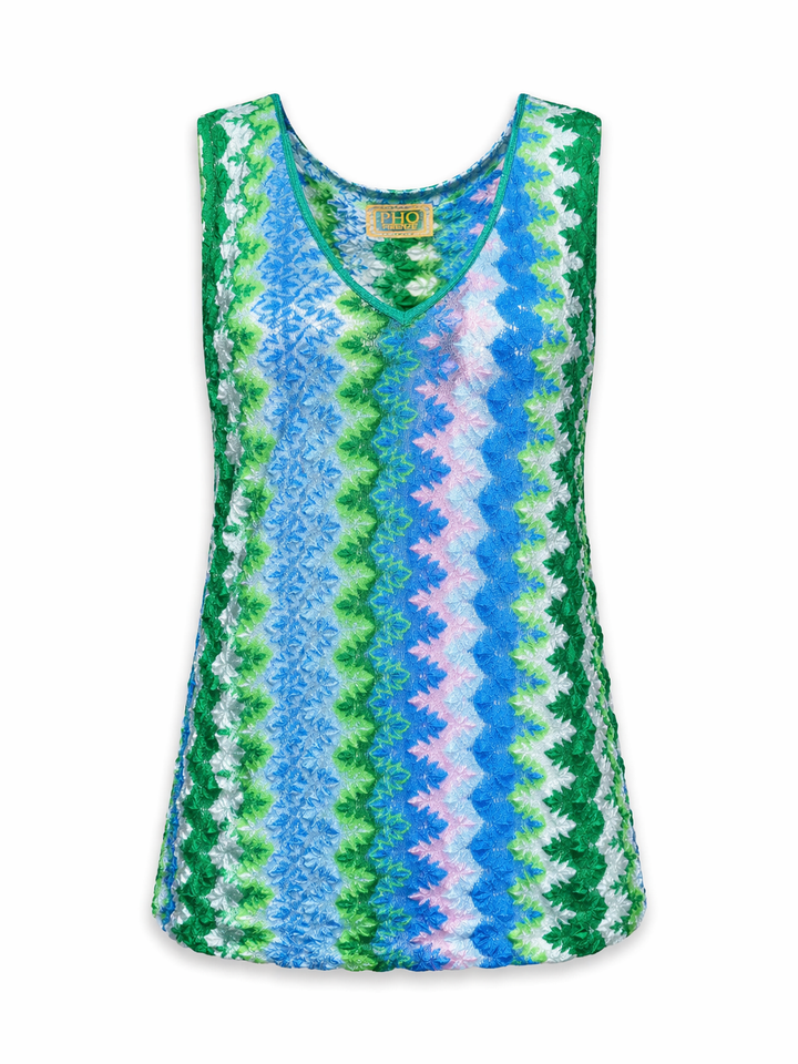 Shirt Pho Firenze in blau und grün. Schönes sommerliches Shirt im Zickzack-Muster. Das Shirt hat einen schönen V-Ausschnitt und keine Ärmel. Es ist mit einem feinen Glitzergarn durchzogen. Der leichte Schimmer verleiht dem Shirt das gewisse Etwas. Es hat eine leicht taillierte Form.