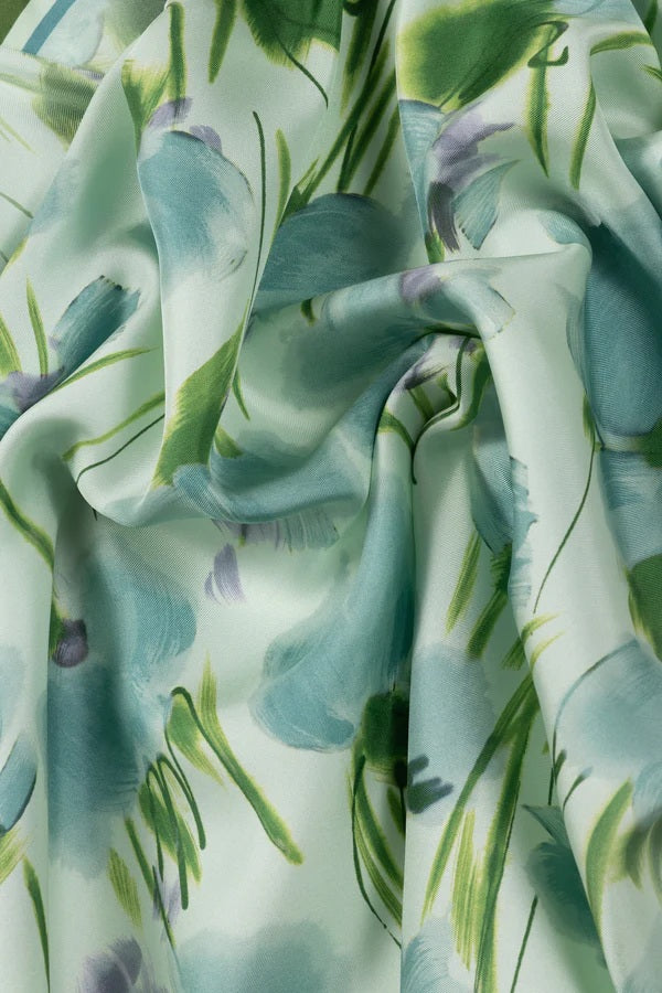 Nickituch von Luisa Cerano mit schönem Print. Das Tuch ist viereckig und besteht zu 100% aus Seide. 