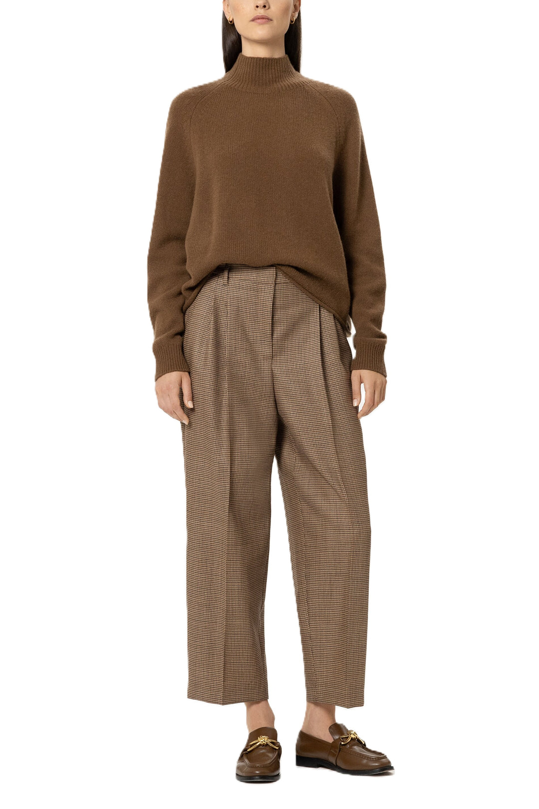 Pullover Luisa Cerano Turtleneck aus Kaschmir-Mix. Dieser leichte Pullover aus weichem Kaschmir-Mix überzeugt mit seinem kurzen, kastigen Schnitt und einer lässigen Silhouette. Der angeschnittene Ripp-Kragen, Raglanärmel und feine Minderungsdetails runden das Design stilvoll ab.
